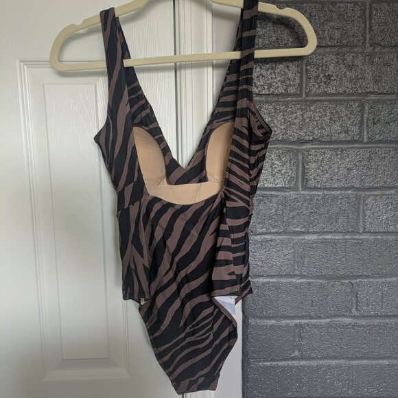 Summersalt Swimsuit Tie Waist Backflip in Modern Zebra Size 4 - Picture 3 of 6